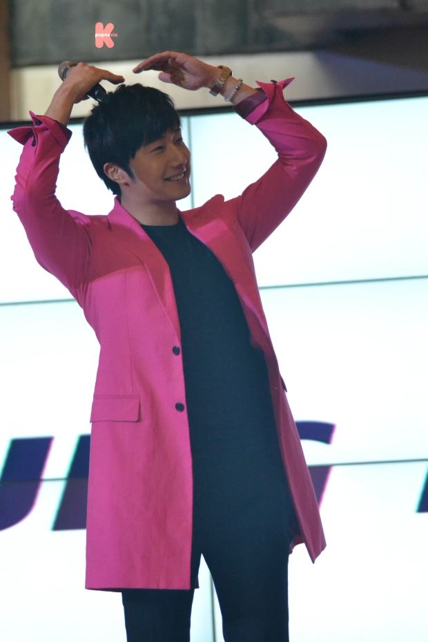Jung Il Woo Made Heart Gesture